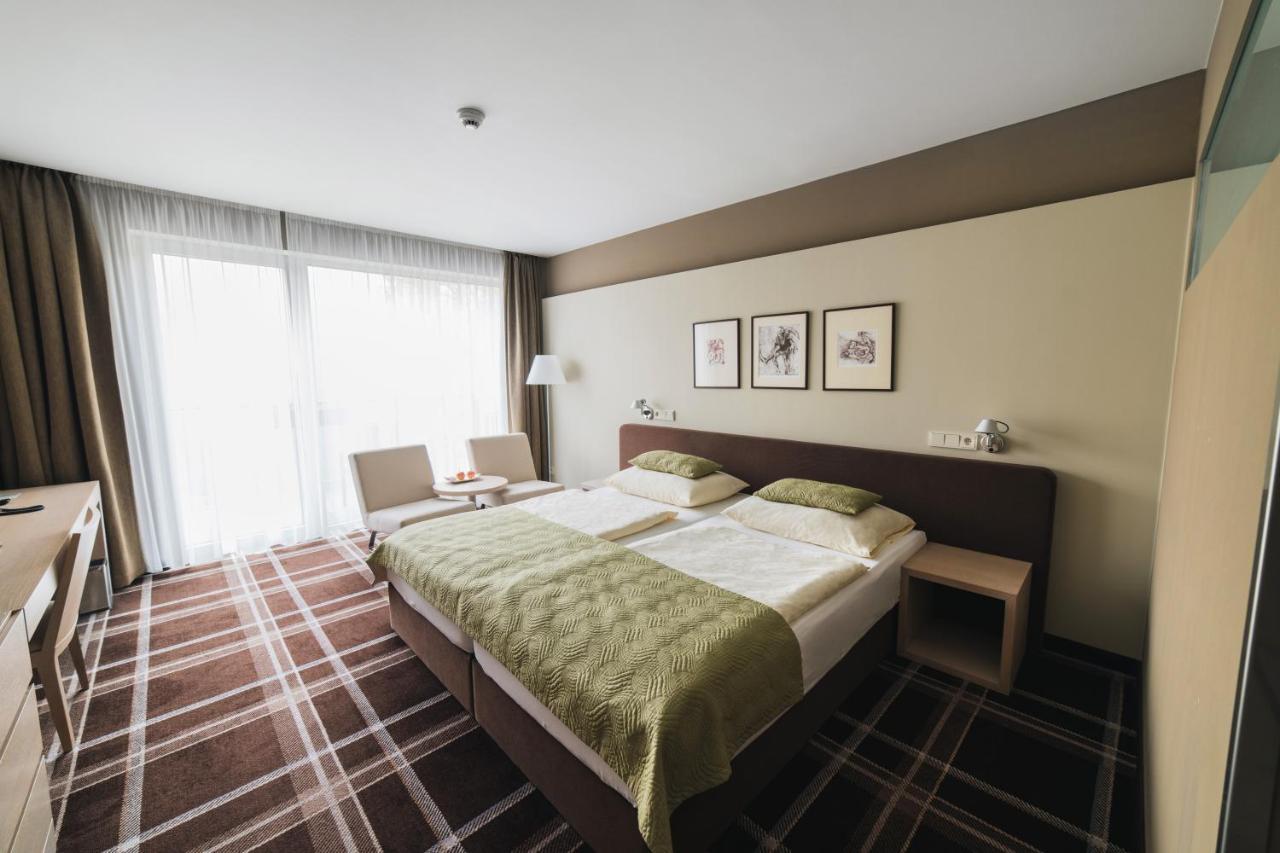 Hotel Split Kadan Luaran gambar